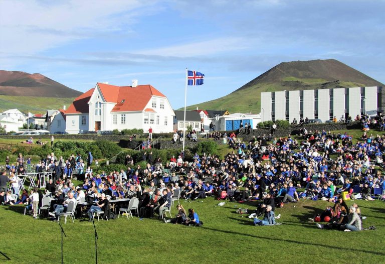 Fólk sumar Stakkagerðistún